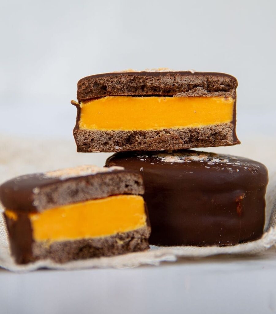 Alfajor de chocolate y naranja